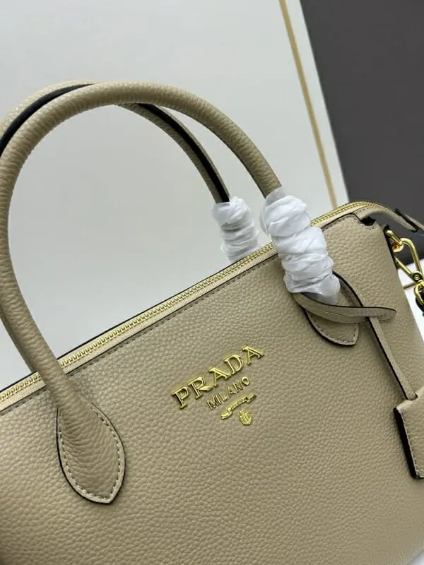 prada aaa qualite sac a main  pour femme s_12254303